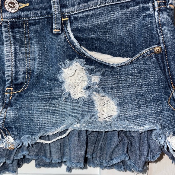 Hollister Y2K Distressed Micro Mini Denim Skirt Ruffle Hem Low Rise Size 5 W27 - Picture 4 of 9